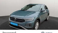 Blau Gebraucht 2024 VW T-Roc Life SUV | 24.876 € (Fairer Preis)
