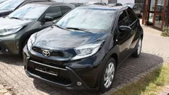 209 mysticschwarz mica Gebraucht 2023 Toyota Aygo Comfort Kleinwagen | 16.490 € (Fairer Preis)