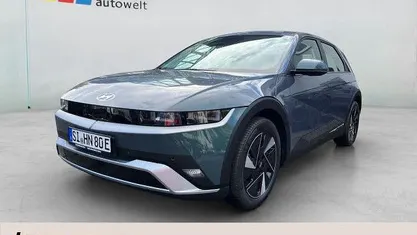 Grau Gebraucht 2025 Hyundai Ioniq 5 Basis SUV | 34.590 € (Superpreis)