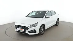 Weiß Gebraucht 2021 Hyundai i30 Edition 30 Limousine | 15.540 € (Superpreis)