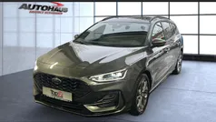 Magneticgrau (metallic) Gebraucht 2023 Ford Focus ST-Line Kombi | 27.490 € (Fairer Preis)