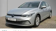 Reflexsilber metallic Gebraucht 2022 VW Golf VIII Life Limousine | 21.980 € (Fairer Preis)