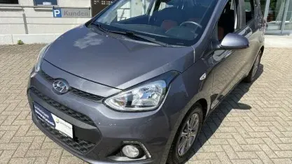 Gebraucht Hyundai i10 YES! Silver 87 PS (63 kW) 2015 Grau Kleinwagen