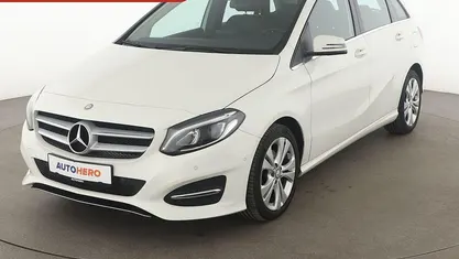 Weiß Gebraucht 2017 Mercedes B180 Urban Van / Kleinbus | 14.970 € (Fairer Preis)