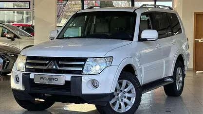 Weiß Gebraucht 2010 Mitsubishi Pajero Instyle SUV | 22.900 €