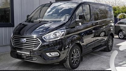 Usata Ford Tourneo Limited 131 CV (96 kW) 2022 Nero Monovolume