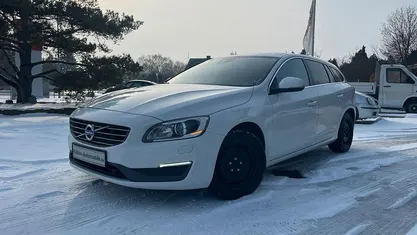 Gebraucht Volvo V60 Momentum 181 PS (133 kW) 2014 Weiß Kombi