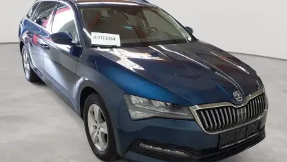 Gebraucht Skoda Superb Ambition 150 PS (110 kW) 2022 Lavablau metallic Kombi