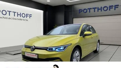 Gebraucht VW Golf VII Life 150 PS (110 kW) 2020 Gelb Limousine