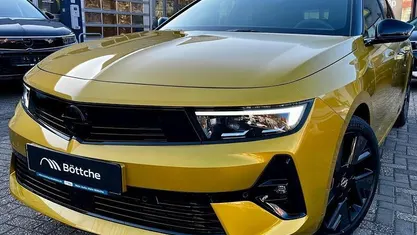 Lackierung amber yellow/typ aussenverkleidung metalliclackierung Neu 2026 Opel Astra Limousine | 32.990 € (Etwas zu teuer)