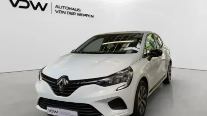 Gebraucht Renault Clio V Equilibre 49 PS (36 kW) 2023 Weiß Limousine