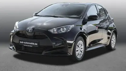 Gebraucht Toyota Yaris Comfort 72 PS (52 kW) 2023 Mysticschwarz mica Kleinwagen