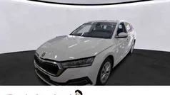 Weiss Gebraucht 2023 Skoda Octavia Style Kombi | 22.777 € (Fairer Preis)