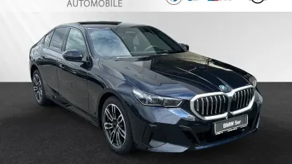 Neu BMW 530e M Sport 299 PS (219 kW) 2026 Carbonschwarz metallic Limousine
