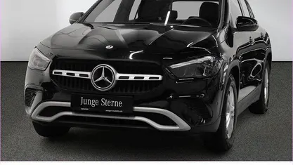 Gebraucht Mercedes GLA200 163 PS (119 kW) 2024 Unilack nachtschwarz SUV