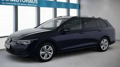 Gebraucht VW Golf VIII Life 150 PS (110 kW) 2024 Blau Kombi