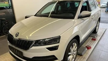 Gebraucht Skoda Karoq Style 150 PS (110 kW) 2021 Moonweiss metallic SUV