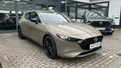 Neu Mazda 3 Nagisa 140 PS (102 kW) 2026 Zicron sand (grün) Limousine