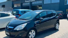 Schwarz Gebraucht 2011 Opel Meriva Design Edition Van / Kleinbus | 5.399 € (Etwas zu teuer)