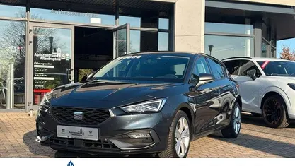 Grau Gebraucht 2024 Seat Leon FR Limousine | 24.700 € (Fairer Preis)