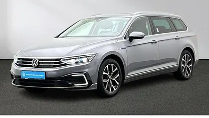 Gebraucht VW Passat GTE 218 PS (160 kW) 2023 Mondsteingrau Kombi