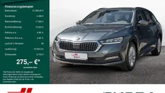 Grau / quarzgrau (metallic) Gebraucht 2022 Skoda Octavia Ambition Kombi | 21.990 € (Guter Preis)
