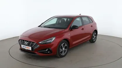 Gebraucht Hyundai i30 Intro Edition 120 PS (88 kW) 2021 Rot Limousine