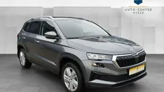 Graphitegrau (metallic) Gebraucht 2024 Skoda Karoq Selection SUV | 30.890 € (Guter Preis)