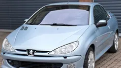Grau Gebraucht 2002 Peugeot 206 CC Platinum Cabrio | 666 € (Guter Preis)