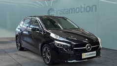 Schwarz Gebraucht 2023 Mercedes B200 Progressive Van / Kleinbus | 29.360 € (Fairer Preis)