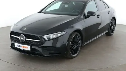 Gebraucht Mercedes A250 AMG line 218 PS (160 kW) 2021 Schwarz Limousine