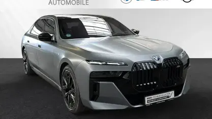 Gebraucht BMW M760e Sport Line 571 PS (419 kW) 2025 Bmw individual frozen pure grey metallic Limousine