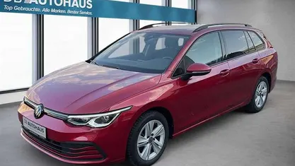 Gebraucht VW Golf VIII Life 150 PS (110 kW) 2023 Rot Kombi