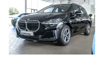 Gebraucht BMW 230e Active Tourer Luxury Line 326 PS (239 kW) 2025 Schwarz Van / Kleinbus