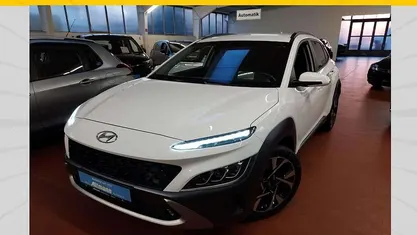 Gebraucht Hyundai Kona Prime 199 PS (146 kW) 2021 Atlas white / sol SUV