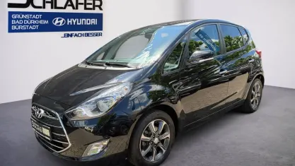 Gebraucht Hyundai ix20 Space Plus 125 PS (91 kW) 2018 Phantom black / mic Kleinwagen