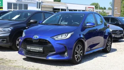 Gebraucht Toyota Yaris 92 PS (67 kW) 2023 Dark blue mica (blau) Kleinwagen