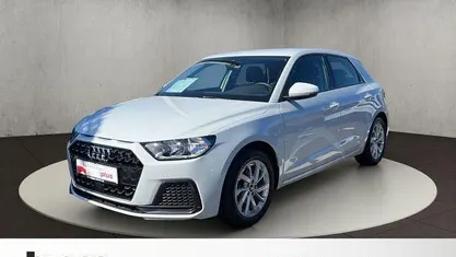 Gletscherweiß metallic Gebraucht 2024 Audi A1 Sportback Advanced Kleinwagen | 21.900 € (Guter Preis)
