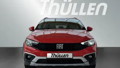 Gebraucht Fiat Tipo Cross 131 PS (96 kW) 2023 Rot Kombi