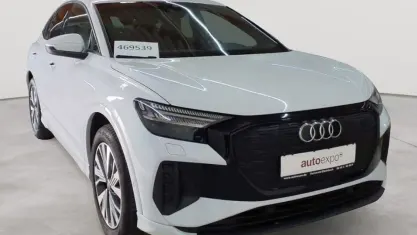 Gebraucht Audi Q4 Sportback e-tron Comfort 150 kW (204 PS) 2023 Gletscherweiss metallic SUV