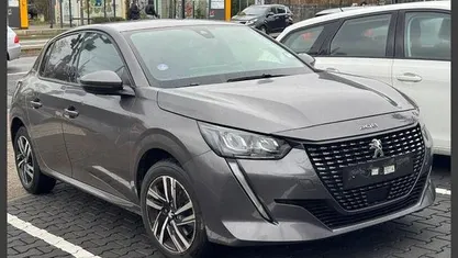 Gebraucht Peugeot 208 Allure 101 PS (74 kW) 2021 Kleinwagen