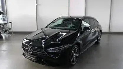 Gebraucht Mercedes CLA250 AMG Line Premium Plus 163 PS (119 kW) 2023 Metalliclack kosmosschwarz Coupé