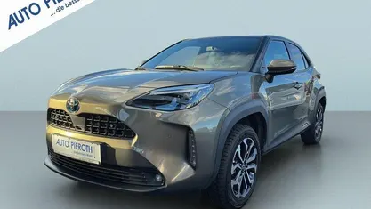 Oxide bronze metallic Gebraucht 2023 Toyota Yaris Cross Team SUV | 23.850 € (Fairer Preis)