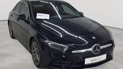 Gebraucht Mercedes A200 AMG line 150 PS (110 kW) 2023 Kosmosschwarz metallic Limousine