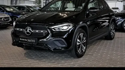 Gebraucht Mercedes GLA200 Progressive 163 PS (119 kW) 2023 Schwarz SUV