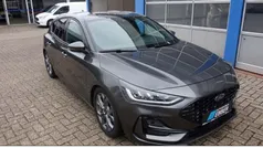 Grau Gebraucht 2025 Ford Focus ST-Line X Limousine | 27.999 € (Guter Preis)