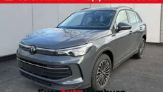Delfingrau metallic/grau Neu 2024 VW Tiguan Business SUV | 40.280 € (Superpreis)