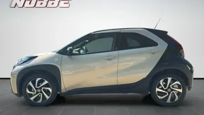 Gebraucht Toyota Aygo X Team 72 PS (52 kW) 2025 Ginger beige metallic/dach mys SUV