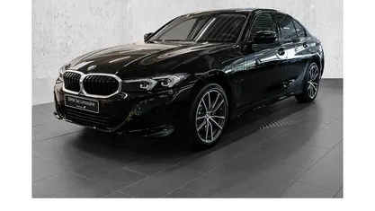 Gebraucht BMW 330e Sport Line 184 PS (135 kW) 2025 Schwarz Limousine