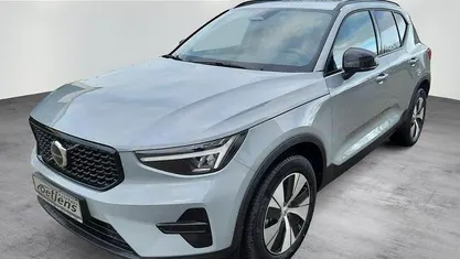 Grau Neu 2025 Volvo XC40 Plus SUV | 38.980 € (Guter Preis)